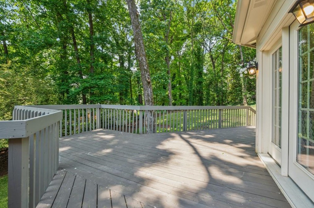 5510 Shiver Smt, Atlanta GA  30342-1429 exterior