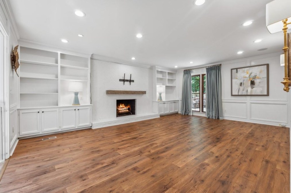 5510 Shiver Smt, Atlanta GA  30342-1429 exterior