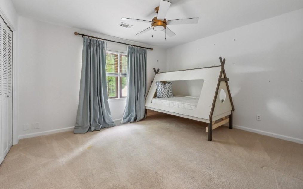 5510 Shiver Smt, Atlanta GA  30342-1429 exterior