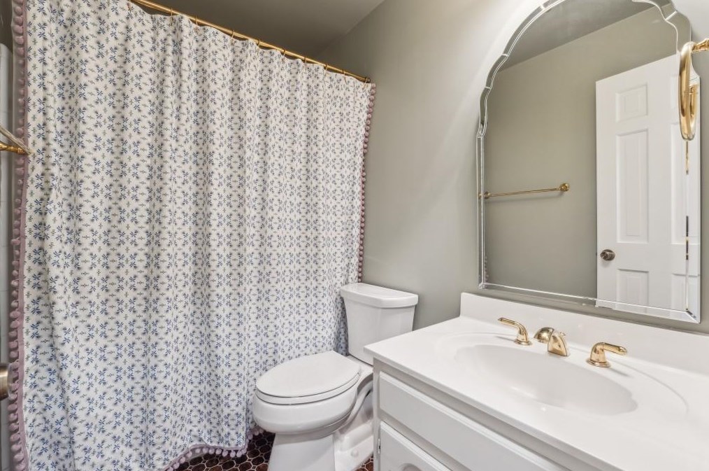 5510 Shiver Smt, Atlanta GA  30342-1429 exterior