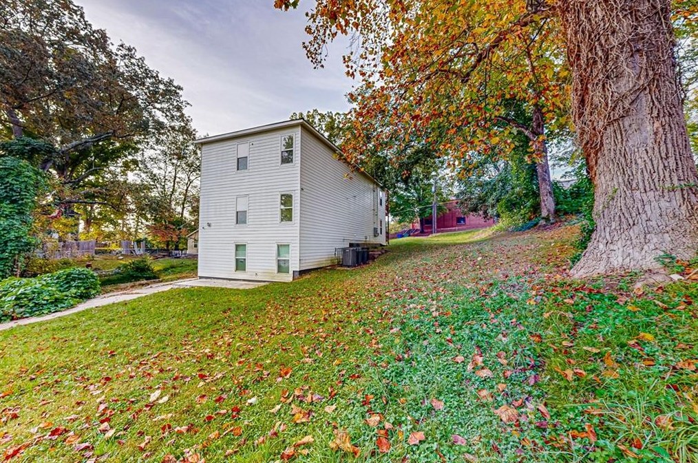 5 Evelyn Way, Atlanta GA  30318-6417 exterior