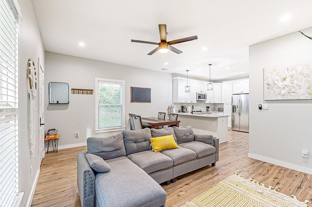 5 Evelyn Way, Atlanta GA  30318-6417 exterior