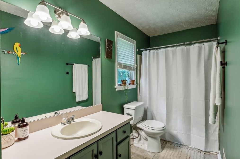 1013 Natalie Ln, Smyrna GA  30082-2022 exterior