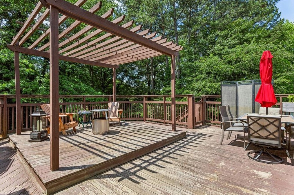 1013 Natalie Ln, Smyrna GA  30082-2022 exterior