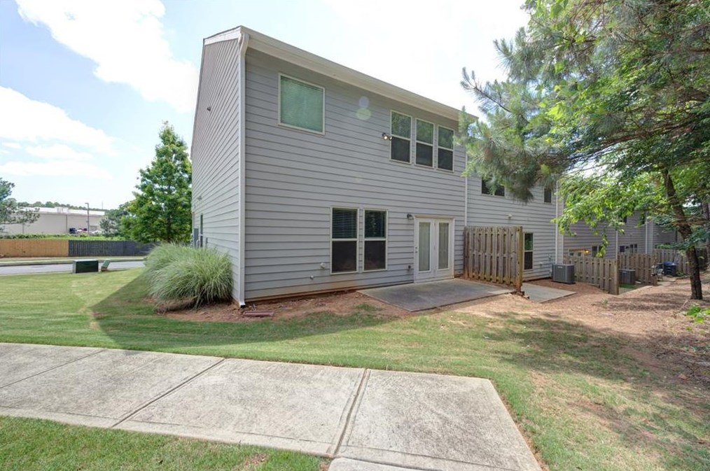 561 Justins Place Ln, Lawrenceville GA 30043-7325 exterior
