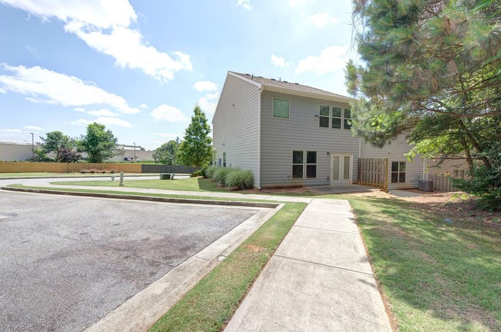561 Justins Place Ln, Lawrenceville GA 30043-7325 exterior