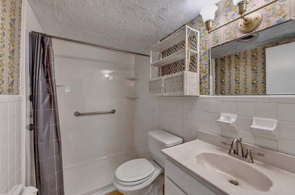 459 Karen Dr, Alpharetta GA 30009-2118 exterior