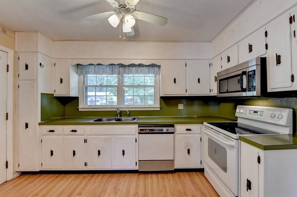 459 Karen Dr, Alpharetta GA 30009-2118 exterior