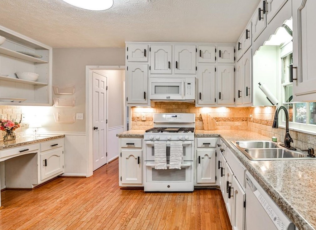 5342 Lanford Springs Ct, Lilburn GA  30047-6553 exterior