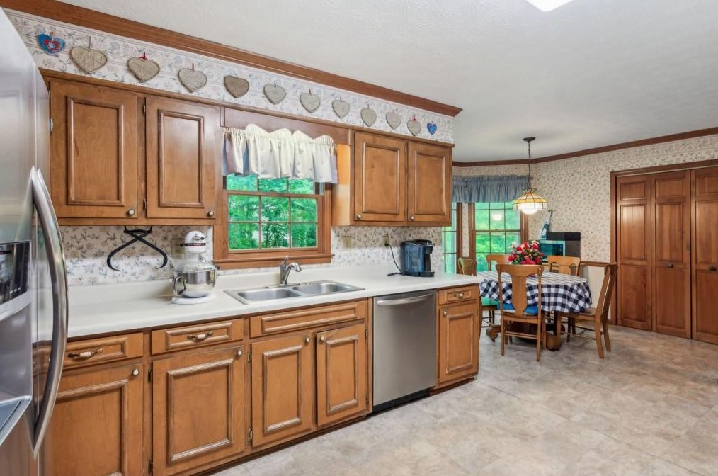 3711 Charlescrest Dr, Lawrenceville GA 30044-4858 exterior