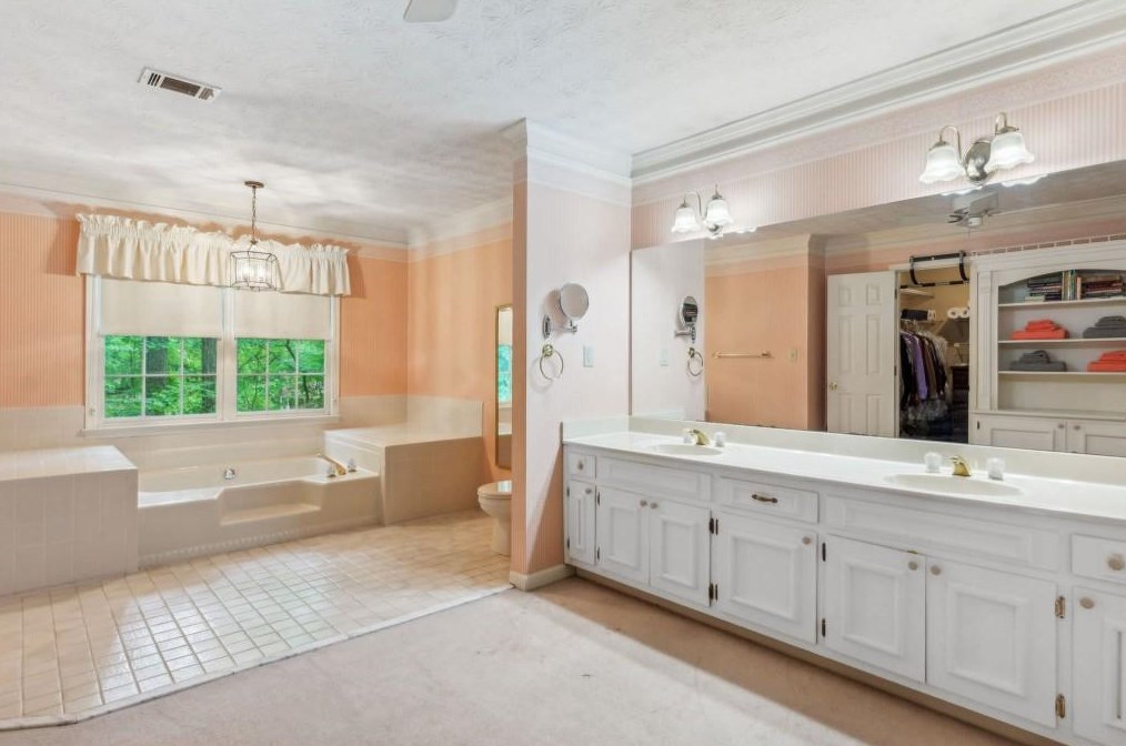 3711 Charlescrest Dr, Lawrenceville GA 30044-4858 exterior