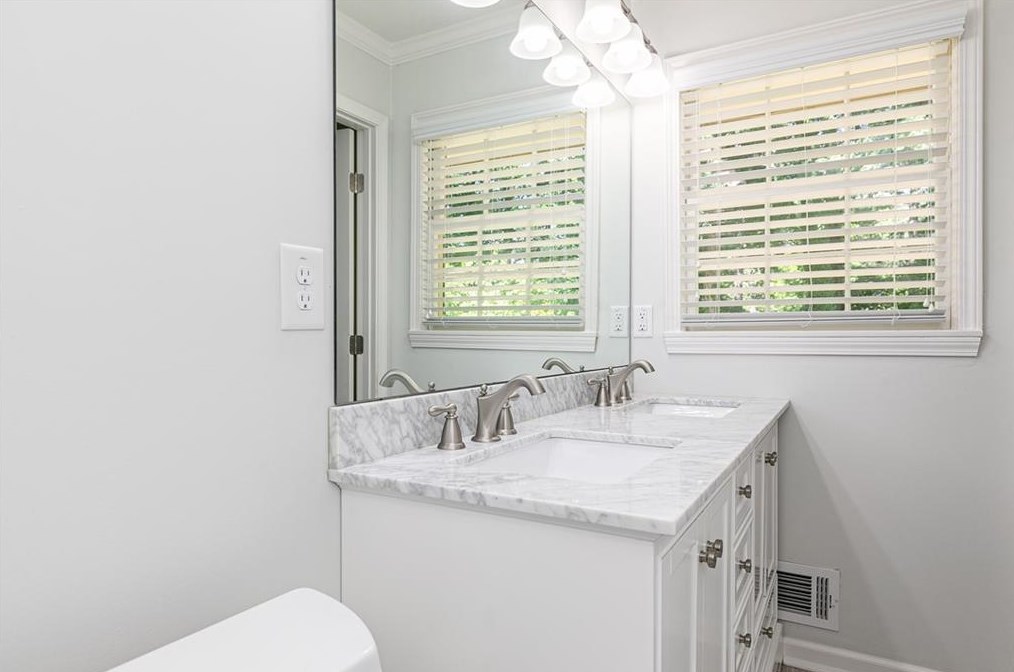 4873 Ml Brk Dr, Atlanta GA 30338-4905 exterior