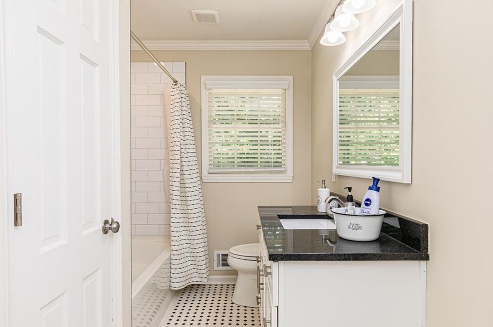 4873 Ml Brk Dr, Atlanta GA 30338-4905 exterior