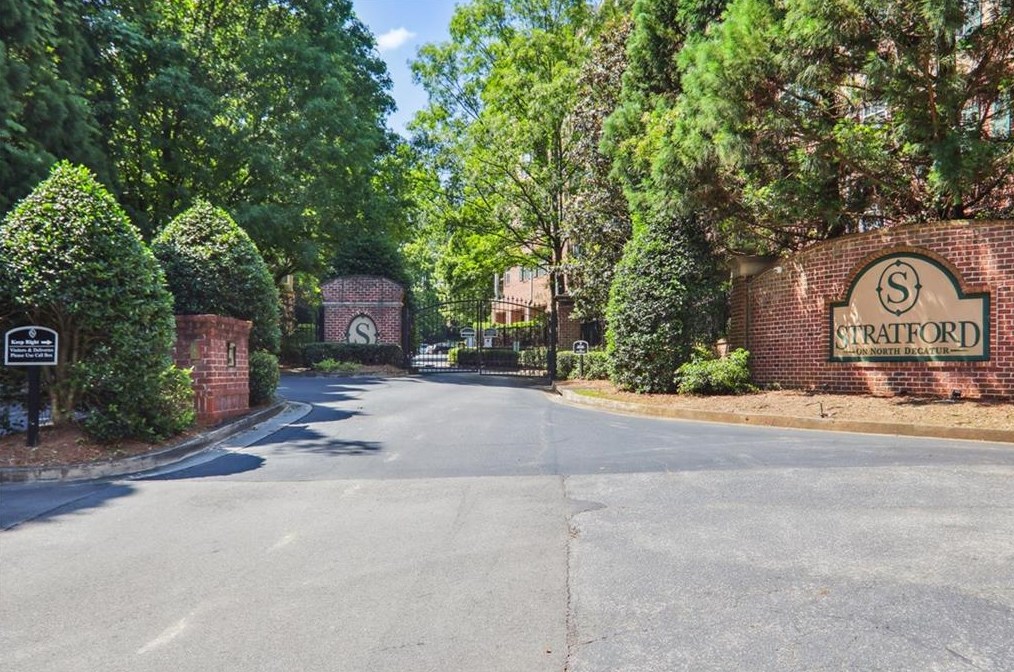 1201 Stratford Cmns, Decatur GA  30033-7436 exterior