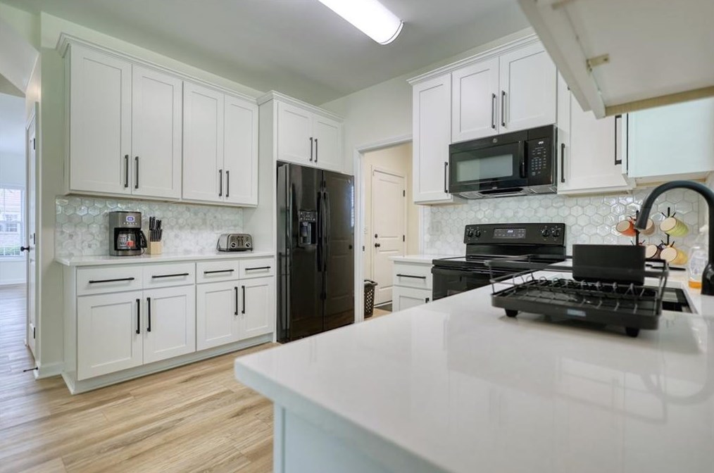 4675 Gdn City Dr, Lithonia GA 30038-6241 exterior