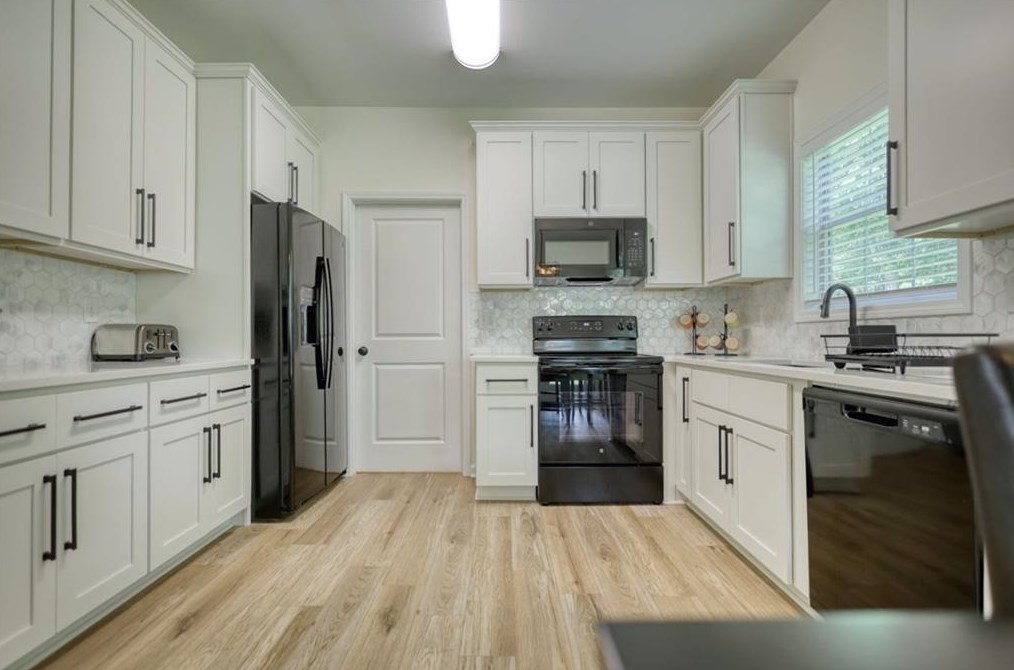 4675 Gdn City Dr, Lithonia GA 30038-6241 exterior