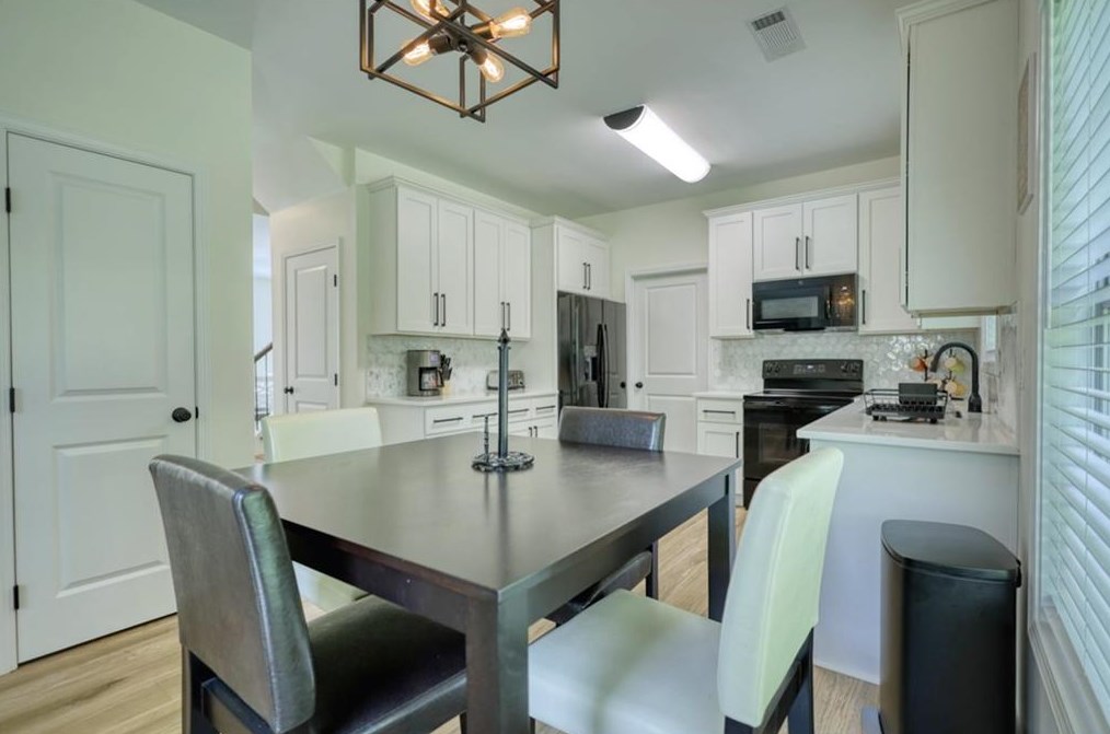 4675 Gdn City Dr, Lithonia GA 30038-6241 exterior