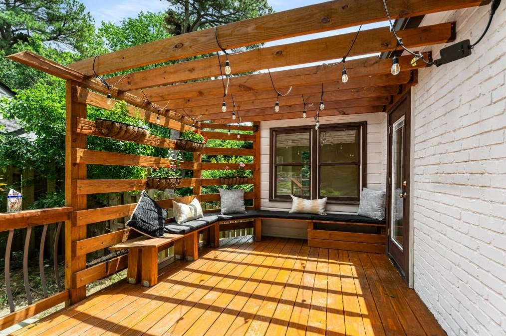 291 Deering Rd, Atlanta GA  30309-2203 exterior