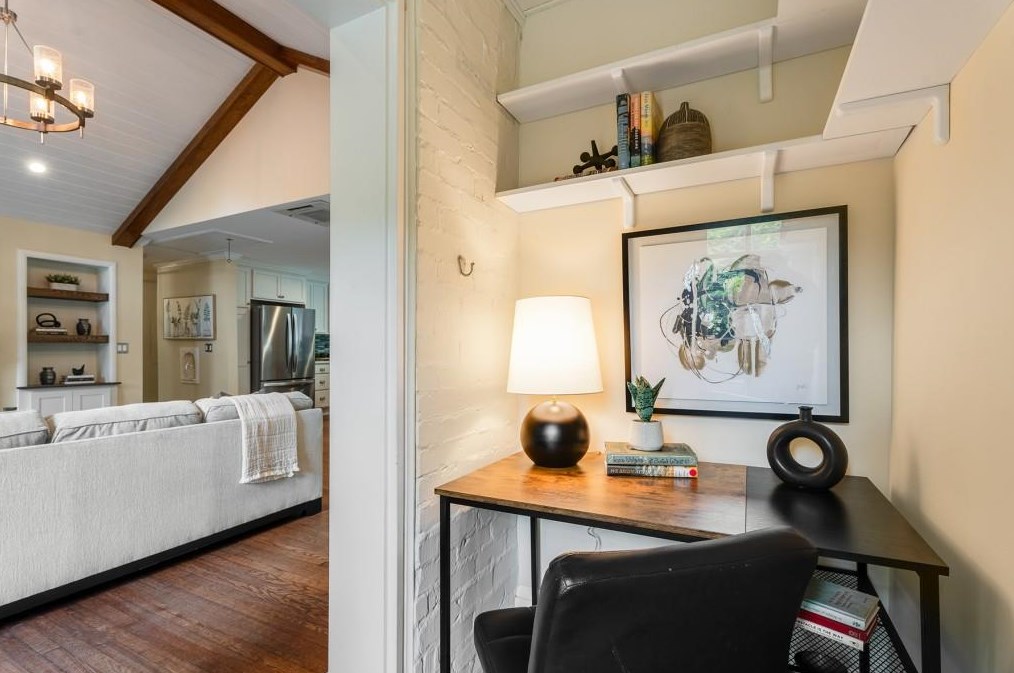 291 Deering Rd, Atlanta GA  30309-2203 exterior