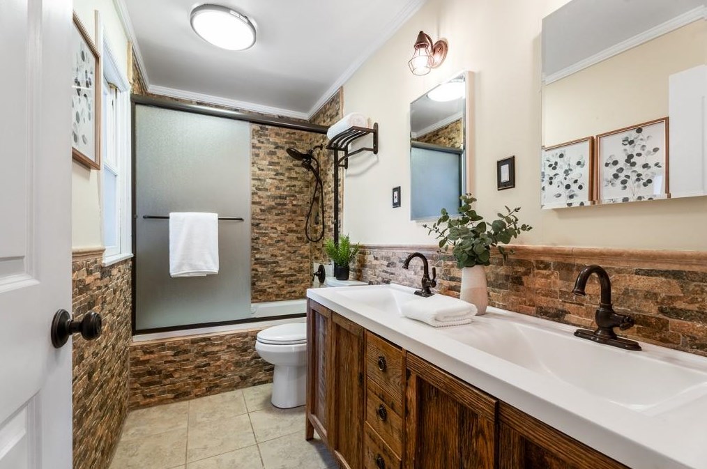 291 Deering Rd, Atlanta GA  30309-2203 exterior