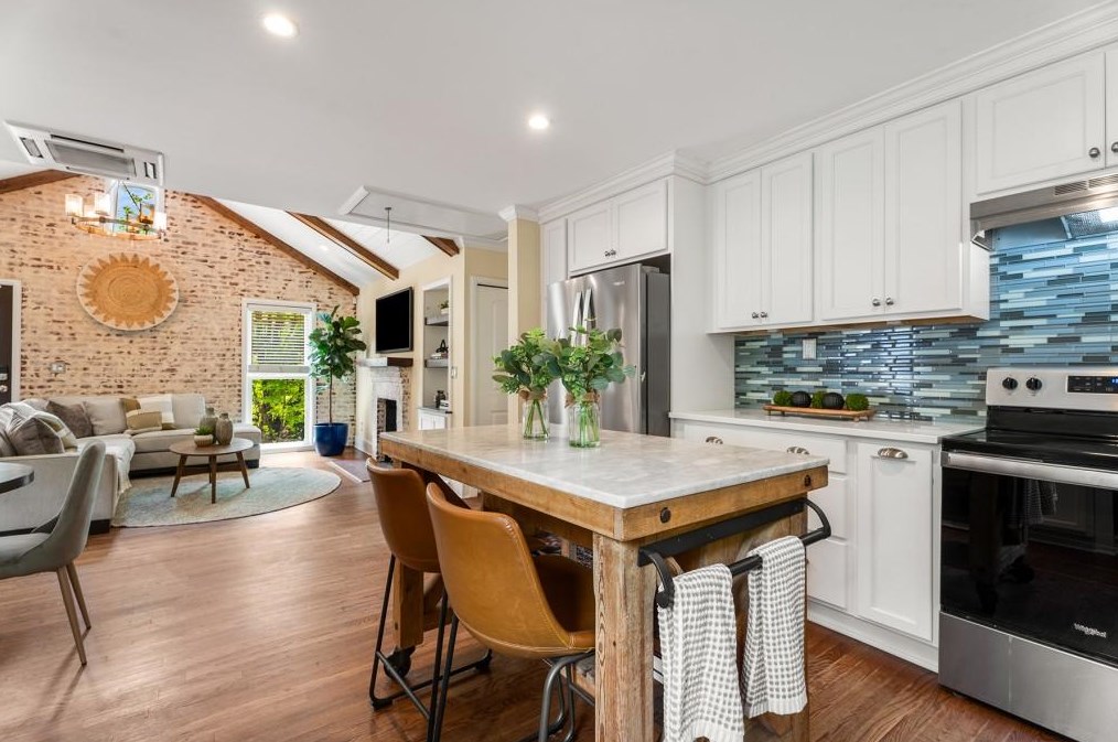 291 Deering Rd, Atlanta GA  30309-2203 exterior