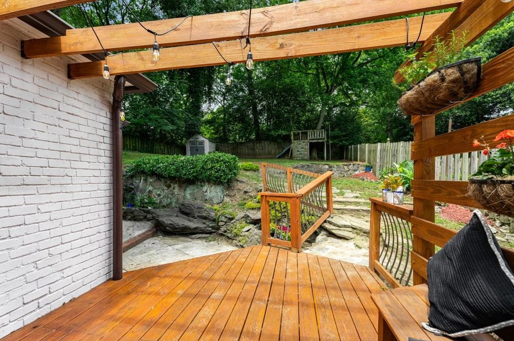 291 Deering Rd, Atlanta GA  30309-2203 exterior