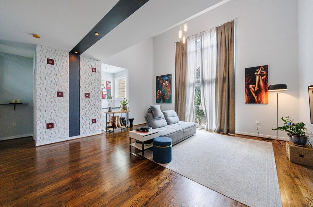 1380 Stirling Cir, Atlanta GA  30318-4120 exterior