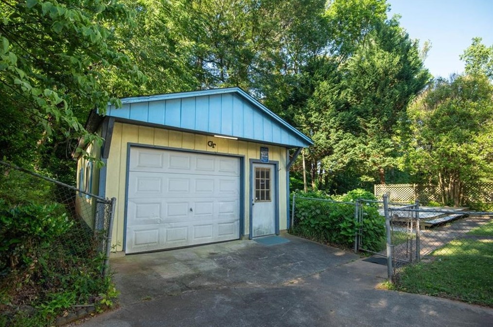 3549 Castlehill Ct, Tucker GA 30084 exterior