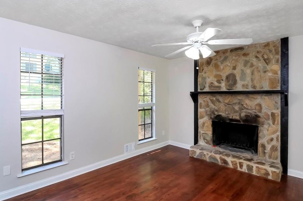 3868 Vly Brk Rd, Lithonia GA 30039-4281 exterior