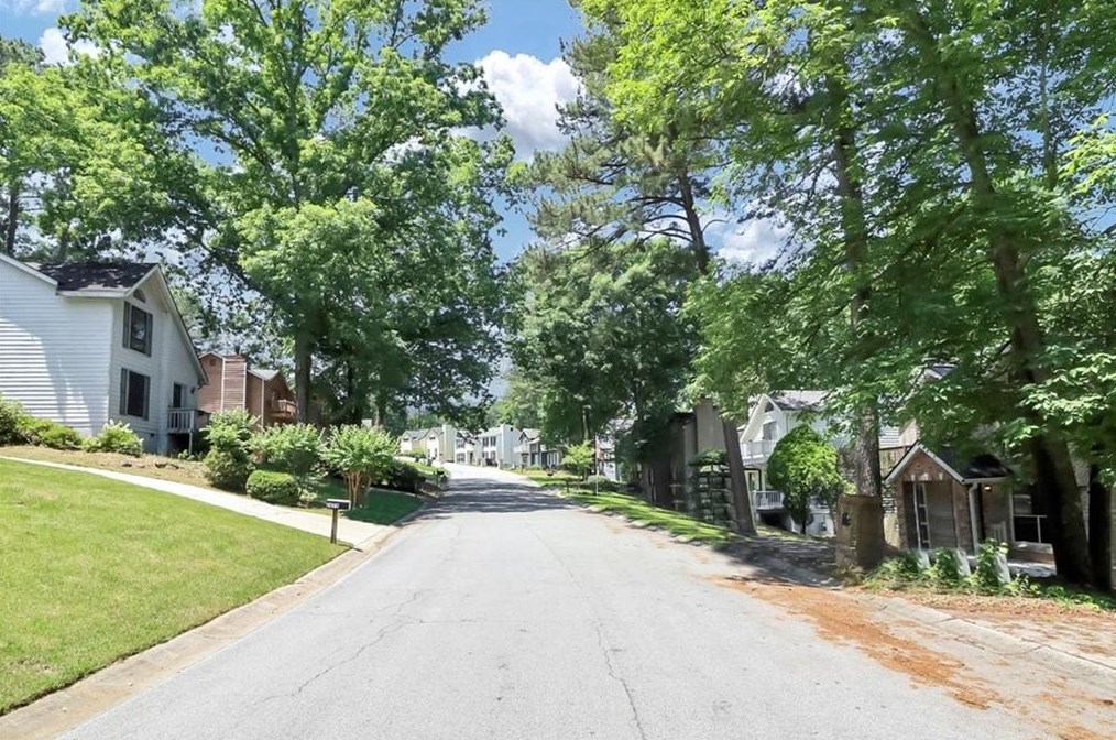 3868 Vly Brk Rd, Lithonia GA 30039-4281 exterior