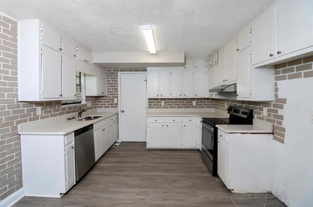 3868 Vly Brk Rd, Lithonia GA 30039-4281 exterior