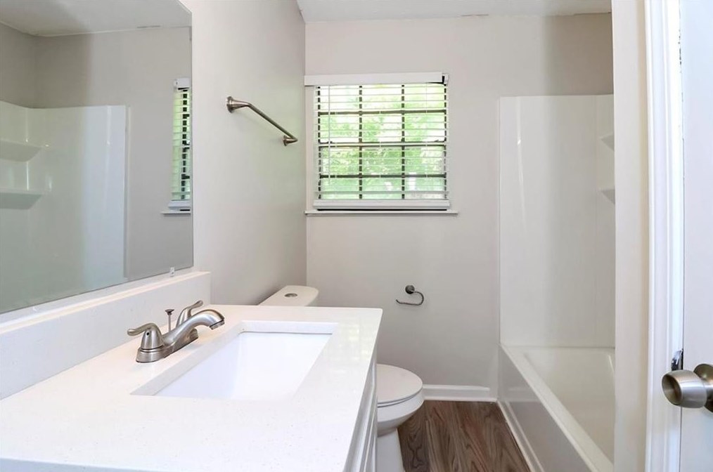 3868 Vly Brk Rd, Lithonia GA 30039-4281 exterior