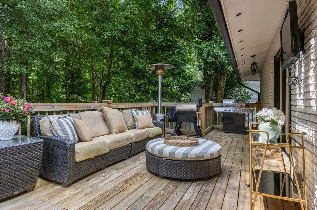 3660 Woodstream Cir, Atlanta GA  30319-2139 exterior