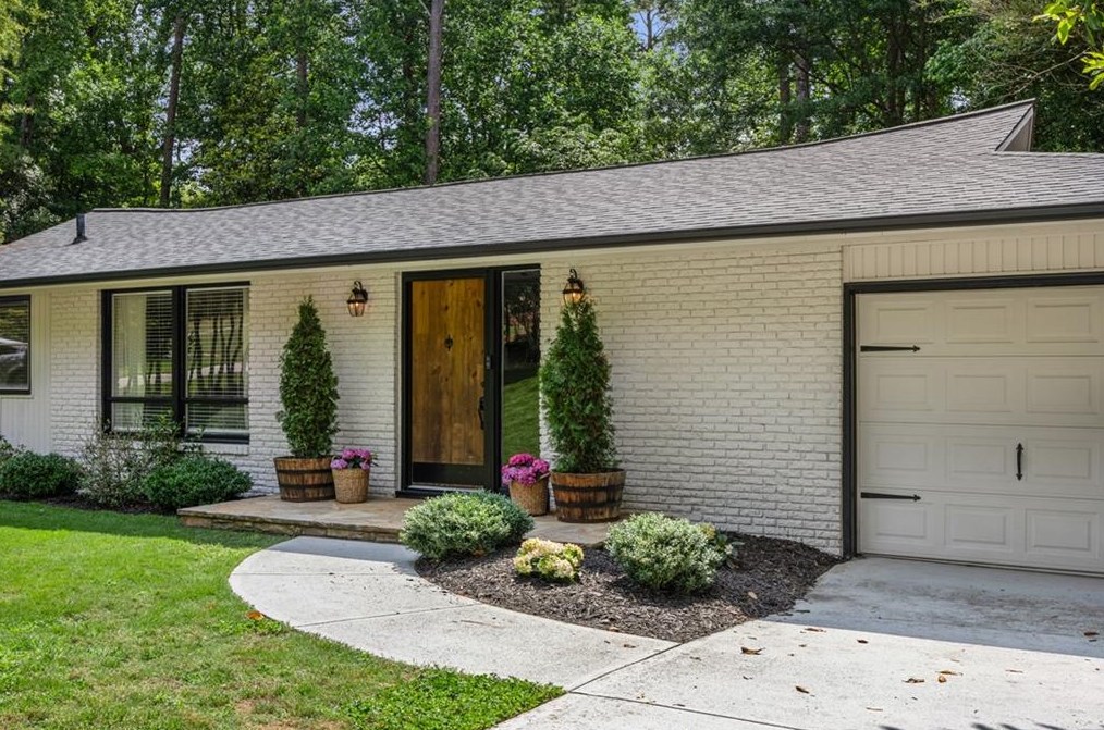 3660 Woodstream Cir, Atlanta GA  30319-2139 exterior