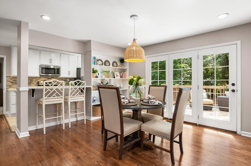 3660 Woodstream Cir, Atlanta GA  30319-2139 exterior