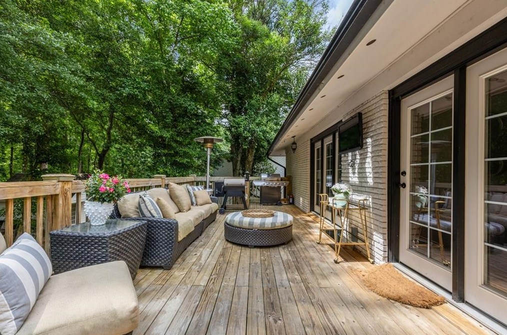 3660 Woodstream Cir, Atlanta GA  30319-2139 exterior