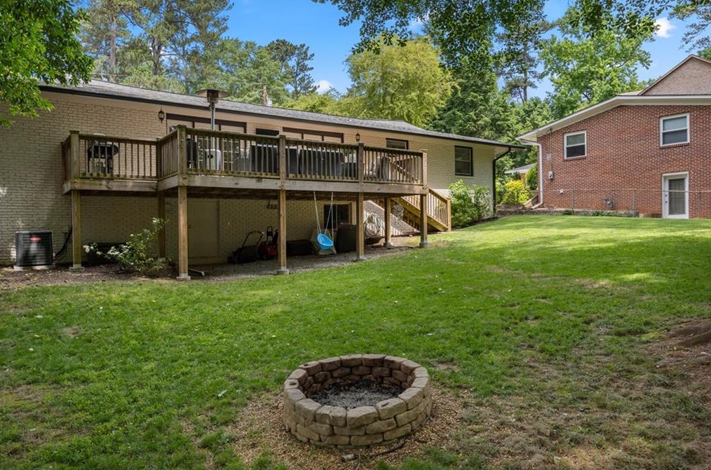 3660 Woodstream Cir, Atlanta GA  30319-2139 exterior