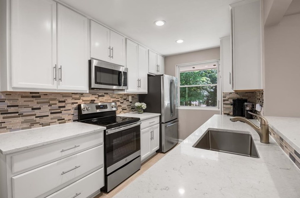 3660 Woodstream Cir, Atlanta GA  30319-2139 exterior