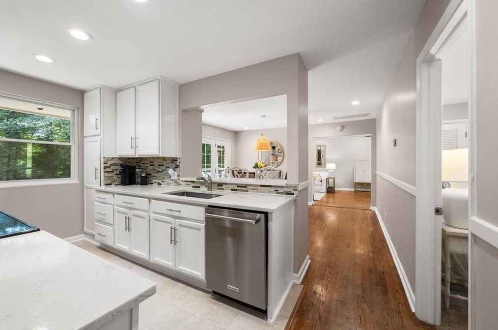 3660 Woodstream Cir, Atlanta GA  30319-2139 exterior