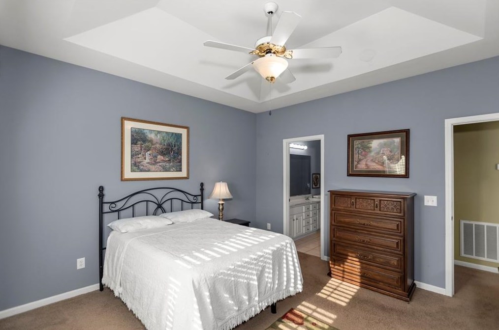 204 Regency Ln, Calhoun GA 30701-3543 exterior