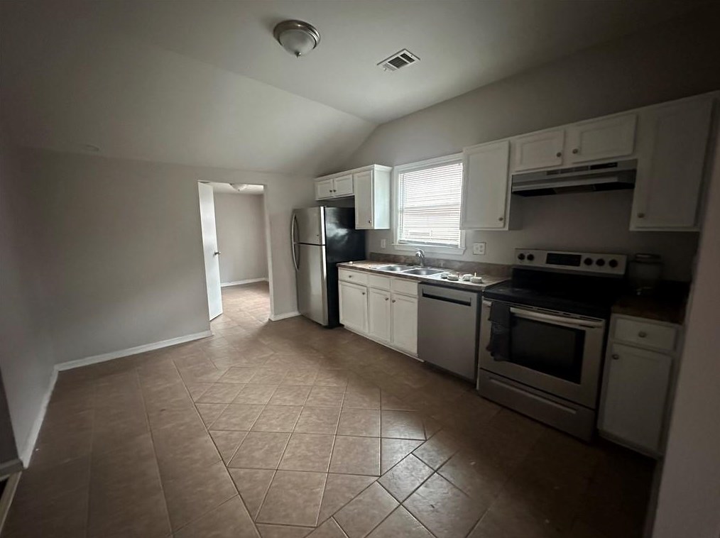 3238 Pebble Dr, Atlanta GA 30344-5416 exterior