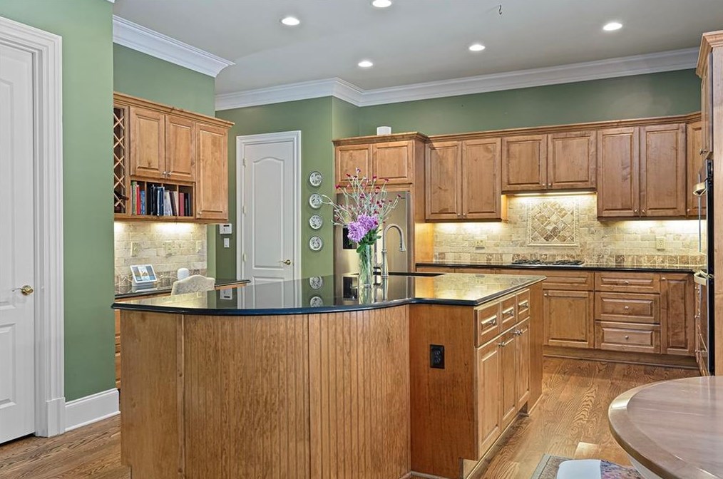 1168 Buckhead Valley Ct, Atlanta GA 30324-2793 exterior