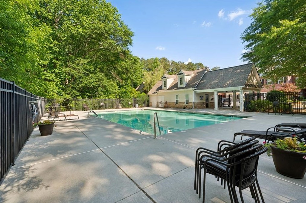 11057 Grey Owl Rd, Alpharetta GA  30022-2470 exterior