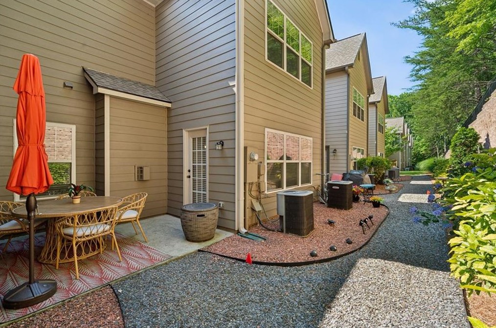11057 Grey Owl Rd, Alpharetta GA  30022-2470 exterior