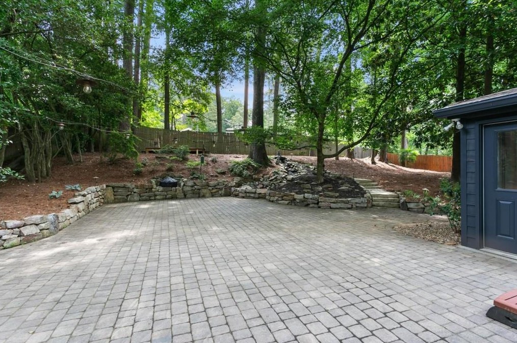 2527 Foster Rdg Ct, Atlanta GA  30345-2011 exterior