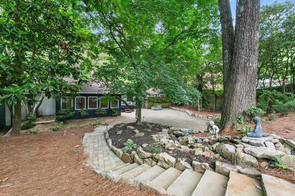 2527 Foster Rdg Ct, Atlanta GA  30345-2011 exterior