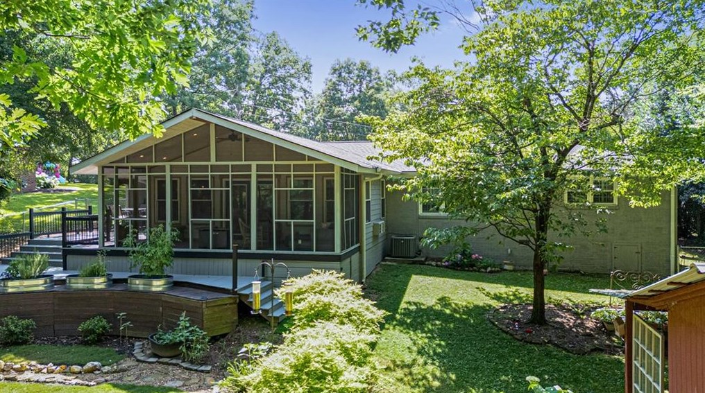 105 Stone Hvn Dr, Calhoun GA 30701-2053 exterior