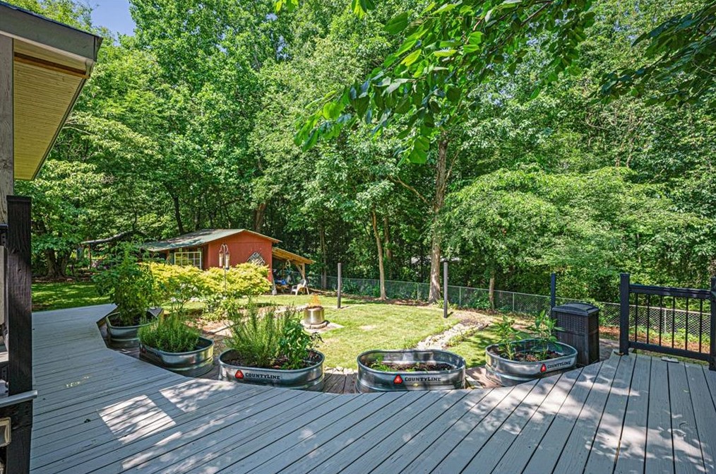 105 Stone Hvn Dr, Calhoun GA 30701-2053 exterior