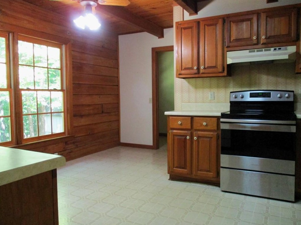 140 Sunrise Ter, Calhoun GA 30701-4638 exterior