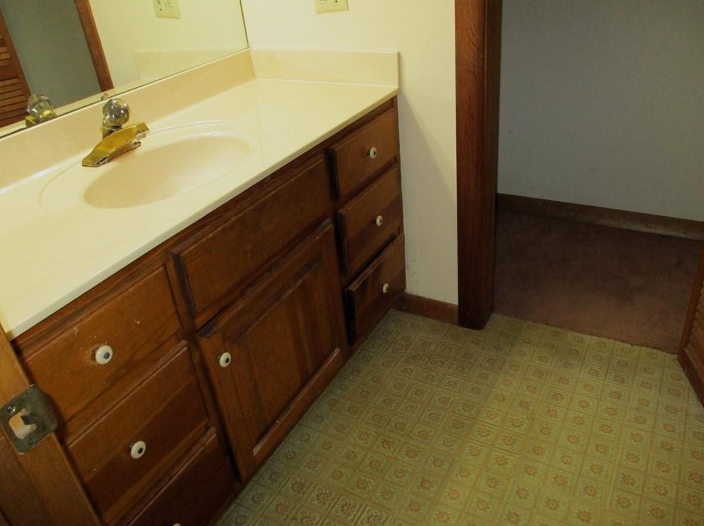 140 Sunrise Ter, Calhoun GA 30701-4638 exterior